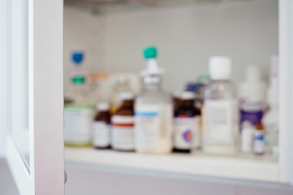 Illustration of a pharmacy counter.