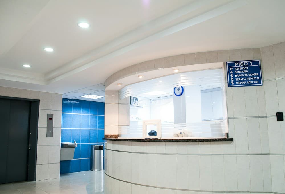 Illustration of a patient waiting area.